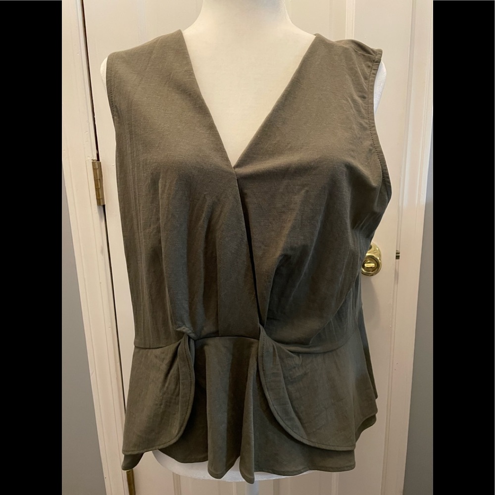 Sleeveless V Neck Top Size L